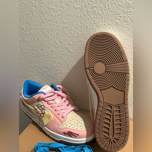 Sunflower Couple Sports Skate Shoes – Pastel Pink Size US men 8/ women 9.5 – NIB - Picture 5 of 7